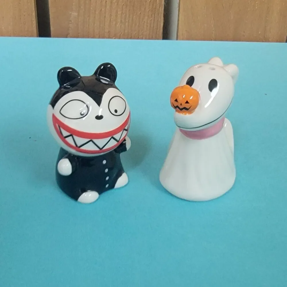 Disney The Nightmare Before Christmas Ceramic Salt & Pepper Shaker Set New